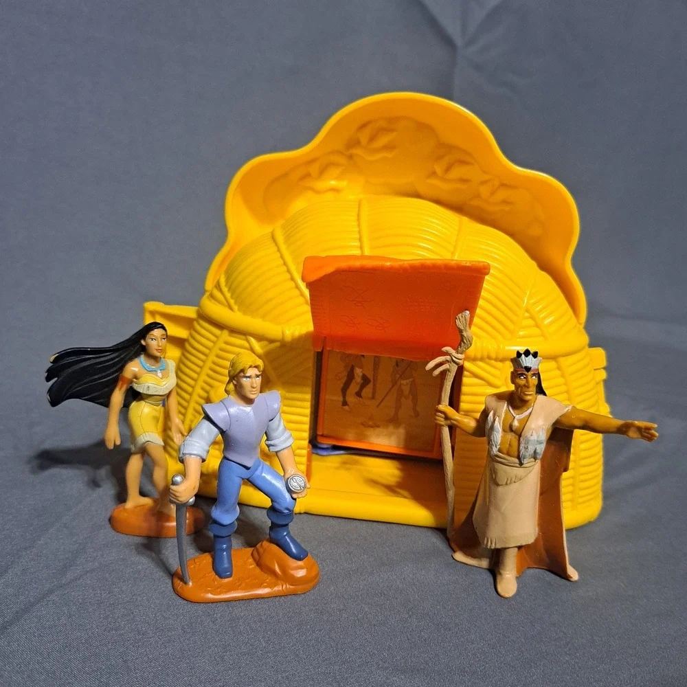 VTG 1994 Mattel Disney Pocahontas Once Upon A Time Playset w/ Figures Folds Up‎